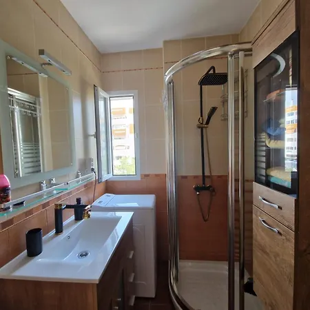 Helena Apartment *