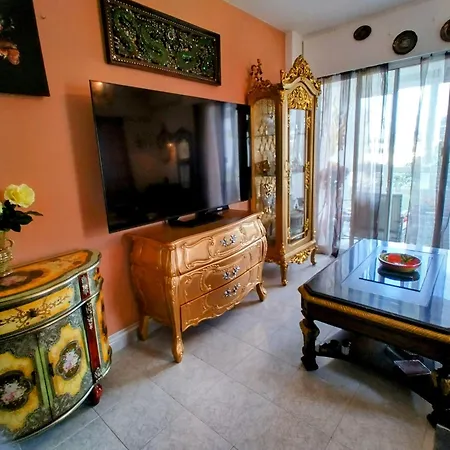 Helena Apartment *